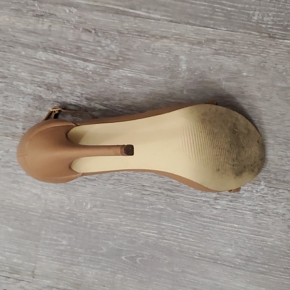 Heels - Picture 3 of 3